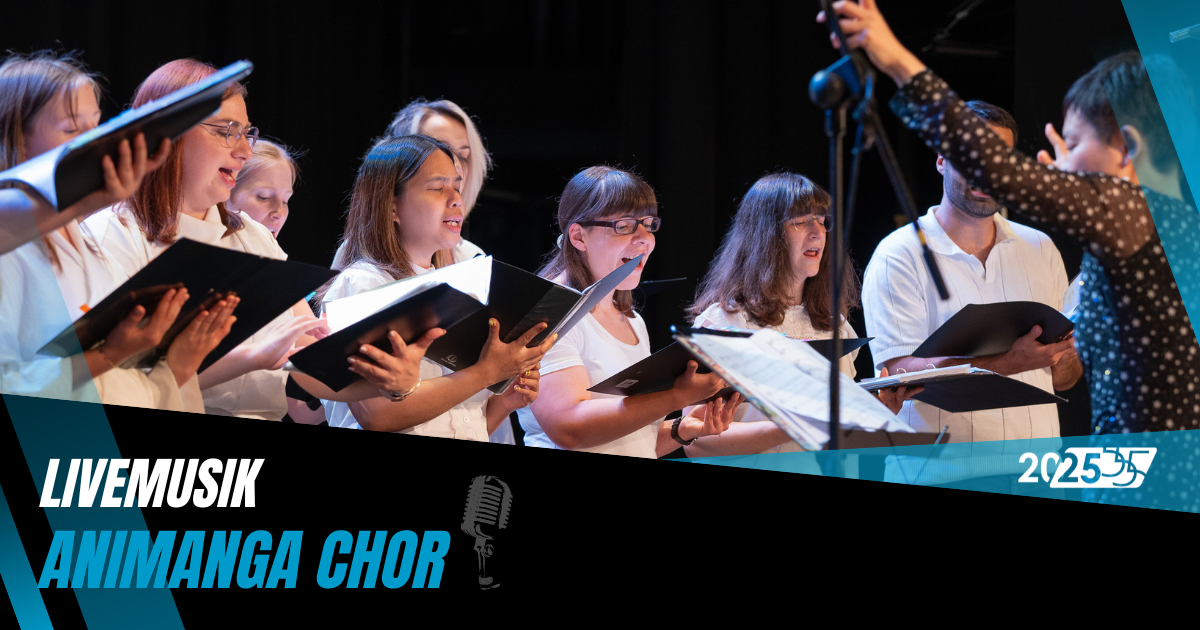 Der Animanga Chor in mitten einer Performance auf der Bühne.